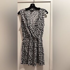 Banana‎ Republic Monochrome Floral romper Size S